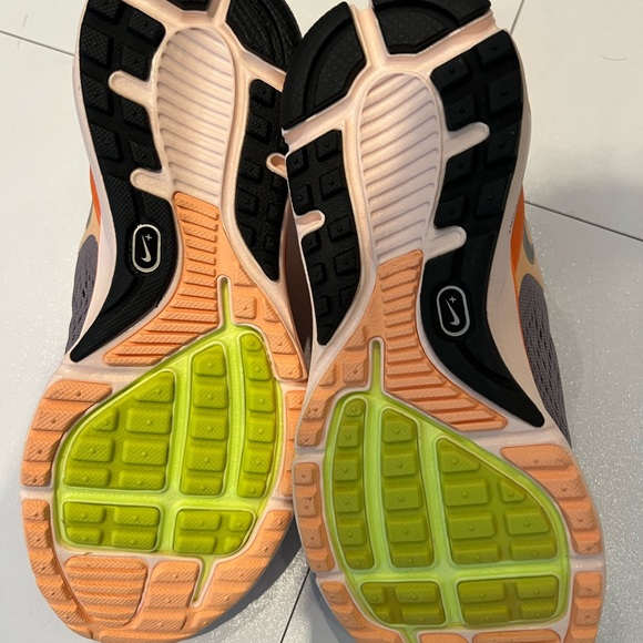 Nike NEW size 6.5 Lunerlon sneakers. Never worn. Perfect condition. - Picture 2 of 7